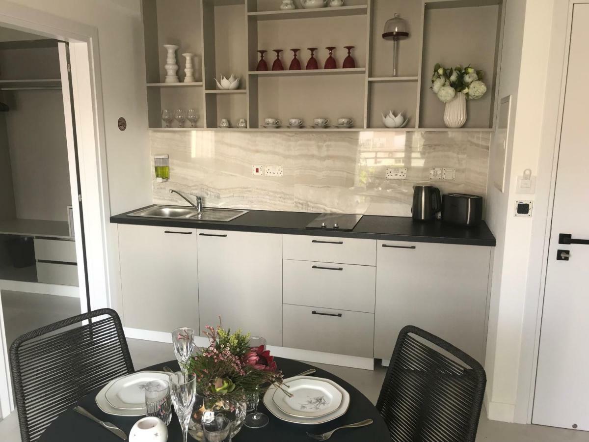 Levante Holiday Apartments Larnaca Bagian luar foto